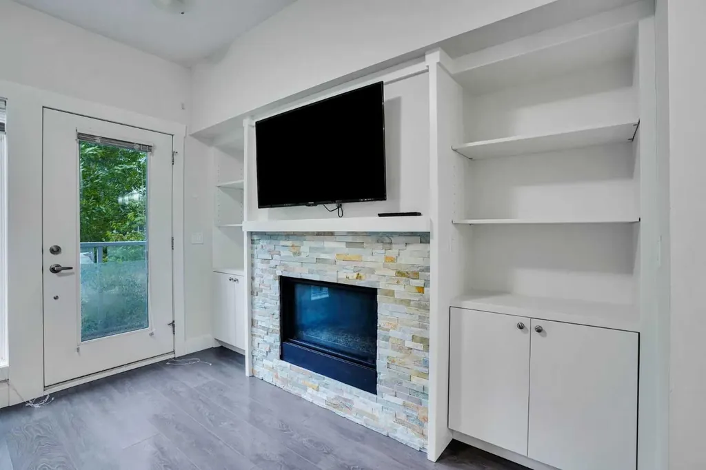 20 Brentwood Common NW Calgary AB T2L 2L7
