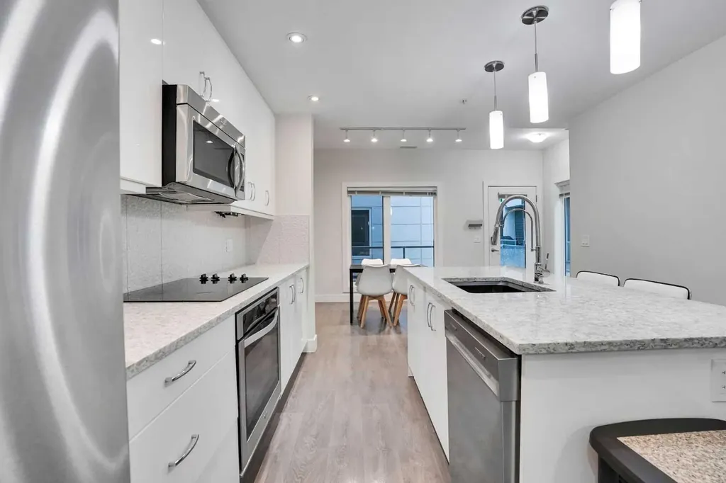 20 Brentwood Common NW Calgary AB T2L 2L7