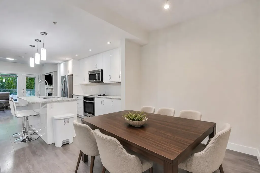 20 Brentwood Common NW Calgary AB T2L 2L7