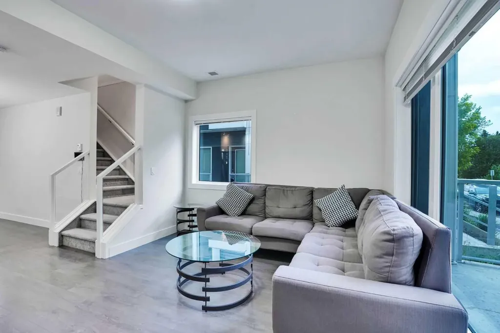 20 Brentwood Common NW Calgary AB T2L 2L7