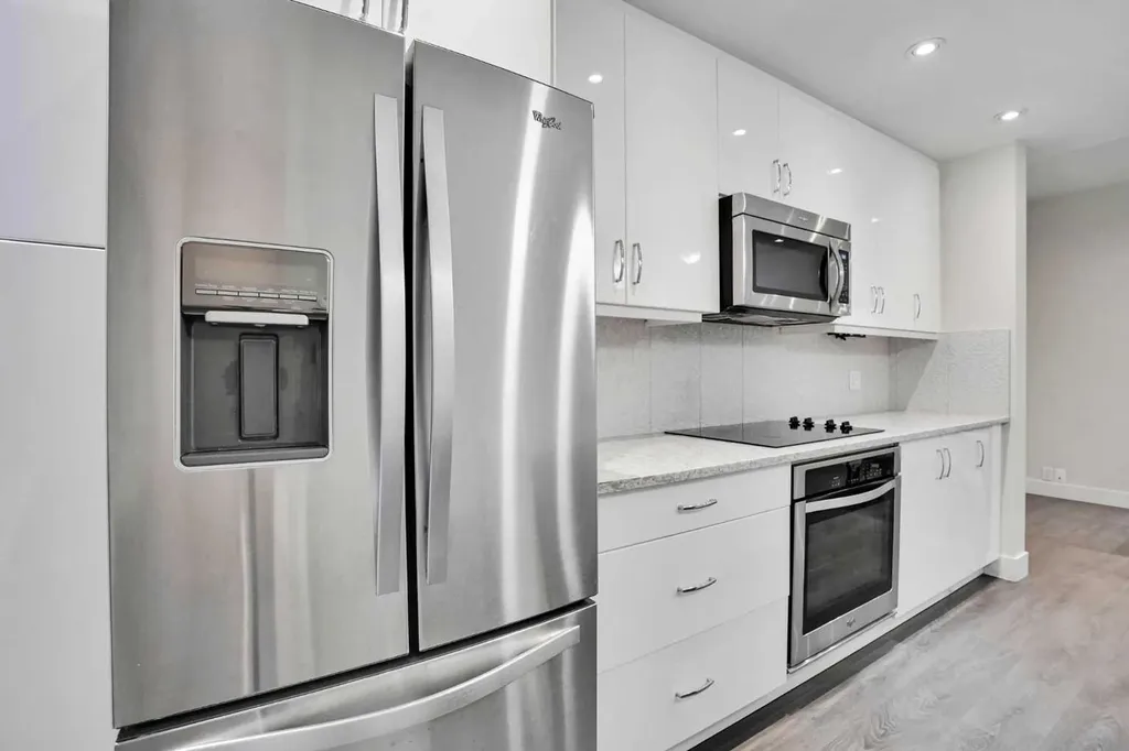 20 Brentwood Common NW Calgary AB T2L 2L7