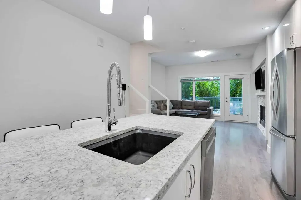 20 Brentwood Common NW Calgary AB T2L 2L7