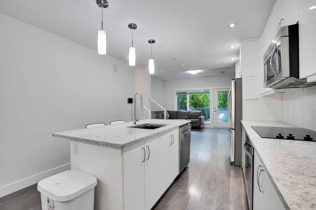 20 Brentwood Common NW Calgary AB T2L 2L7