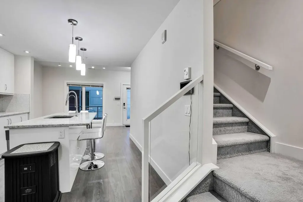 20 Brentwood Common NW Calgary AB T2L 2L7
