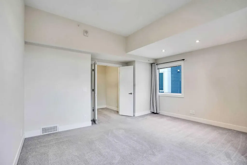 20 Brentwood Common NW Calgary AB T2L 2L7