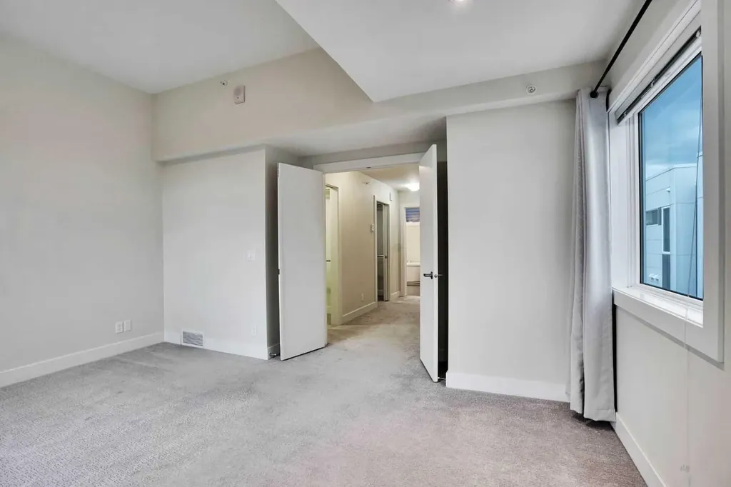 20 Brentwood Common NW Calgary AB T2L 2L7