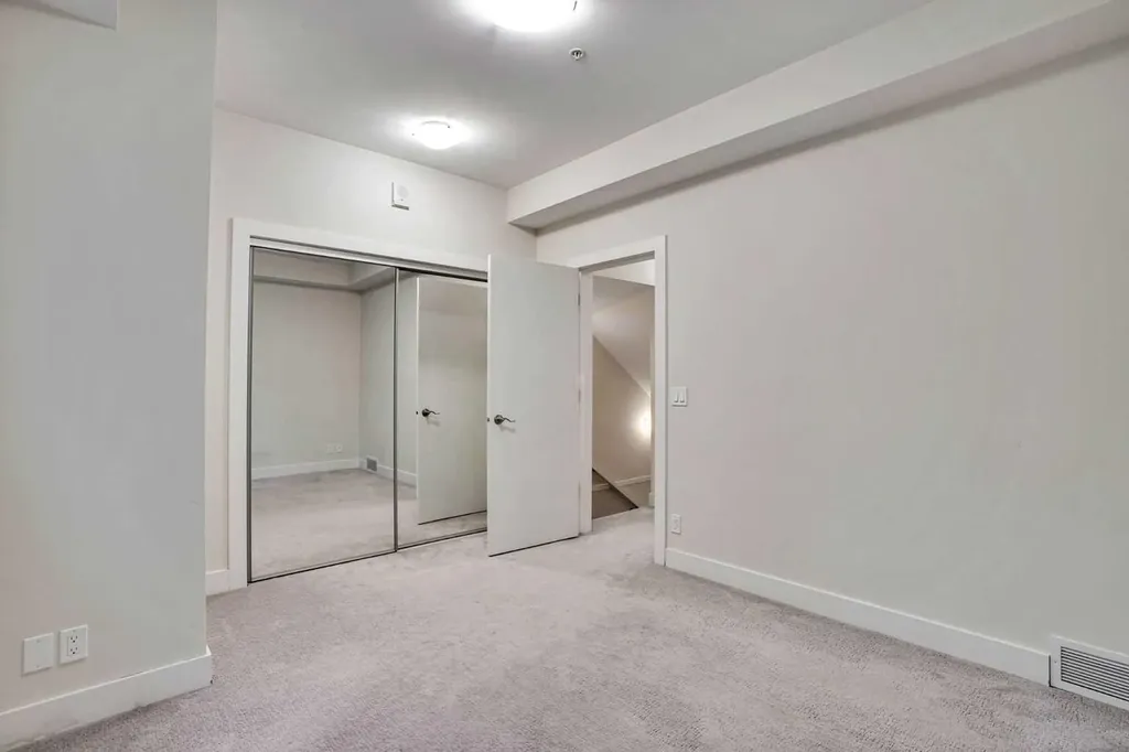 20 Brentwood Common NW Calgary AB T2L 2L7