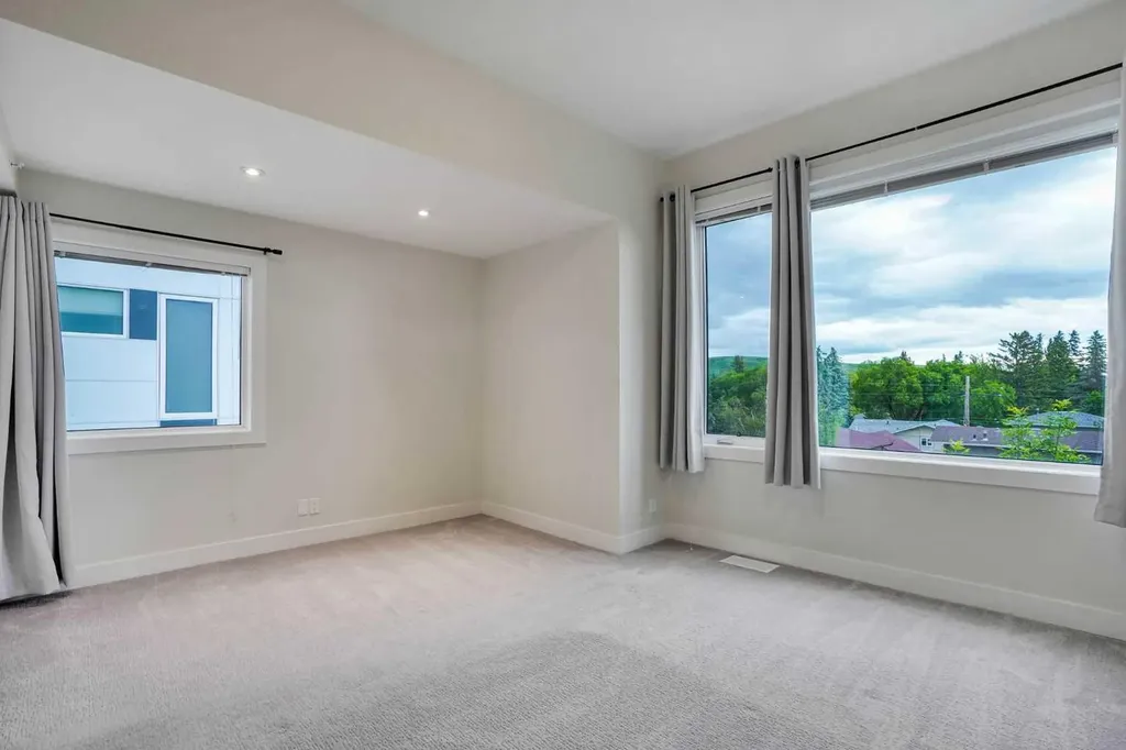 20 Brentwood Common NW Calgary AB T2L 2L7