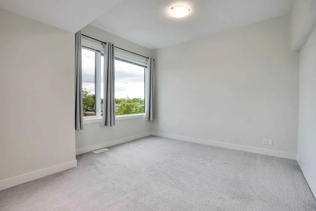 20 Brentwood Common NW Calgary AB T2L 2L7