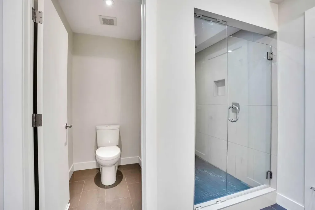 20 Brentwood Common NW Calgary AB T2L 2L7