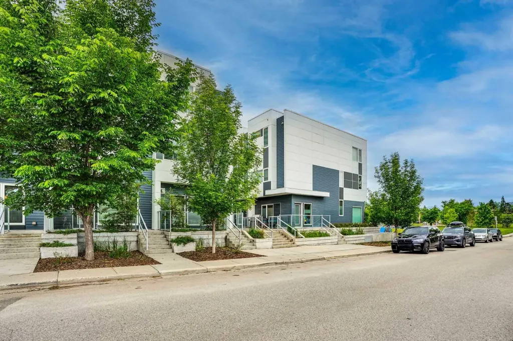 20 Brentwood Common NW Calgary AB T2L 2L7