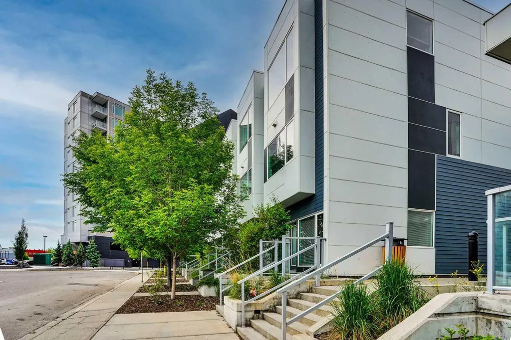 20 Brentwood Common NW Calgary AB T2L 2L7