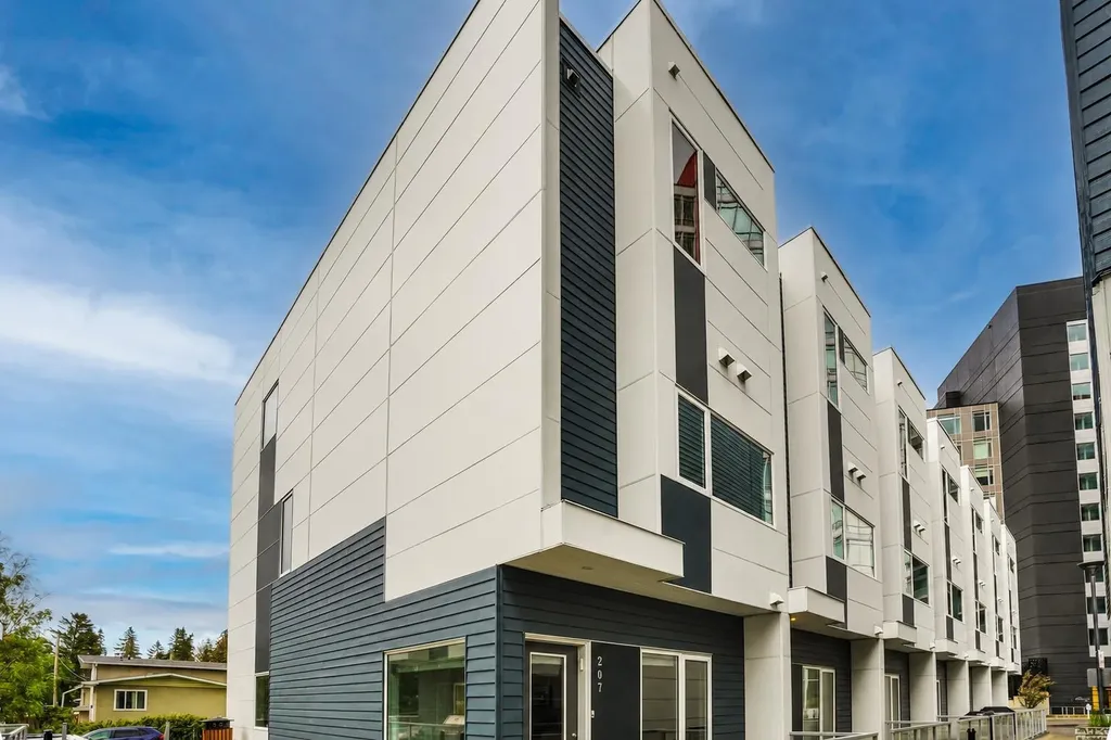 20 Brentwood Common NW Calgary AB T2L 2L7