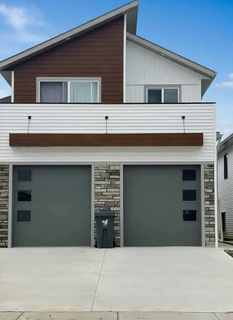 9513 114 Avenue Clairmont AB T8X0W7