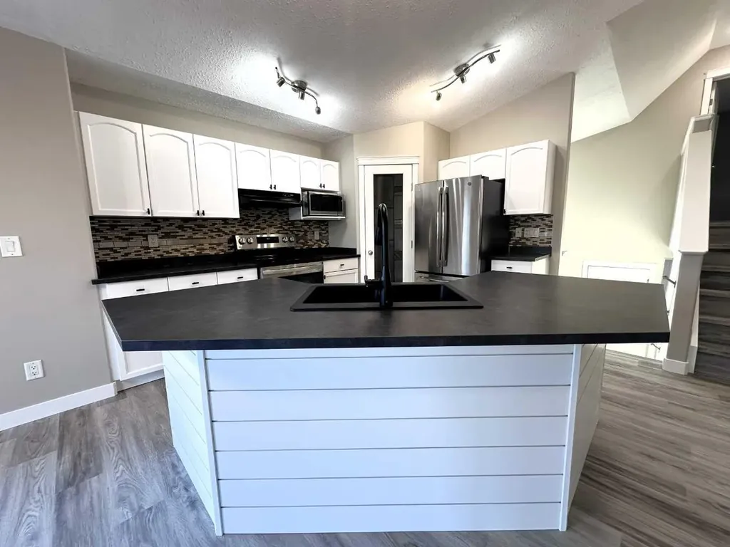 9005 94a Avenue Grande Prairie AB T8X0A2