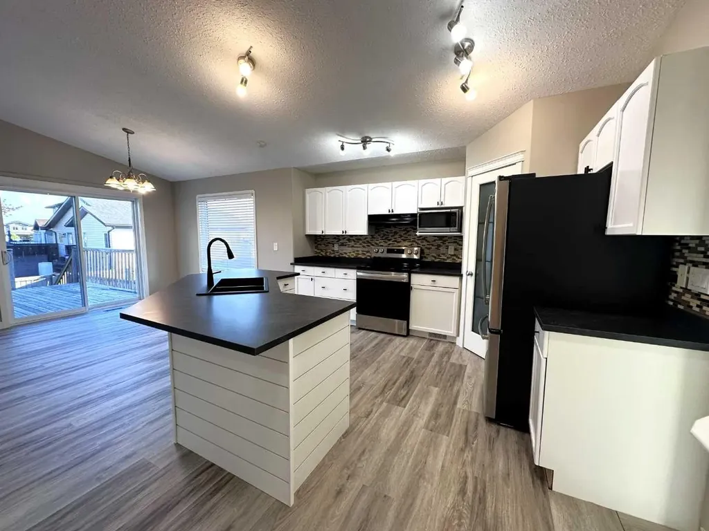 9005 94a Avenue Grande Prairie AB T8X0A2