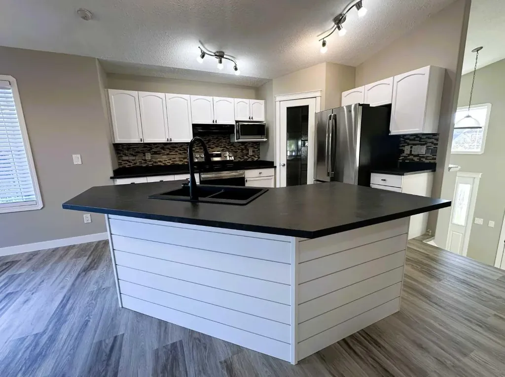 9005 94a Avenue Grande Prairie AB T8X0A2