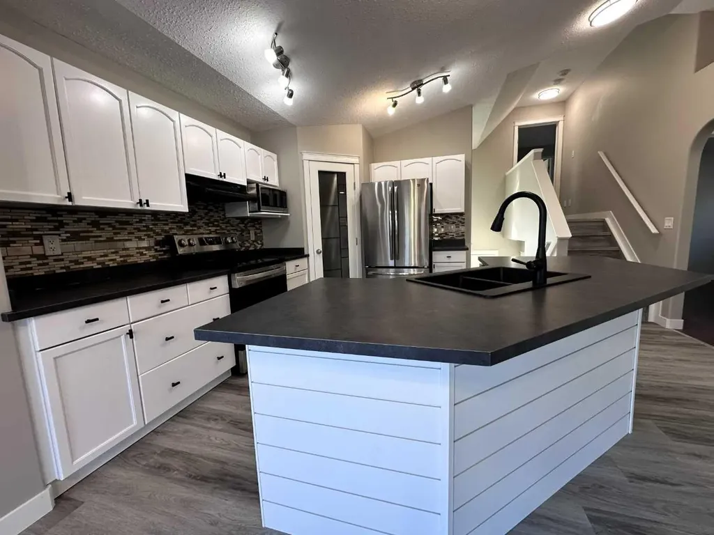 9005 94a Avenue Grande Prairie AB T8X0A2