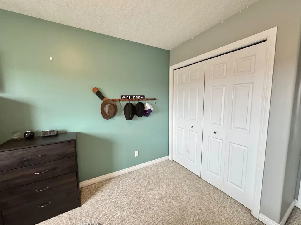 9 Leedy Drive Whitecourt AB T7S 1X2