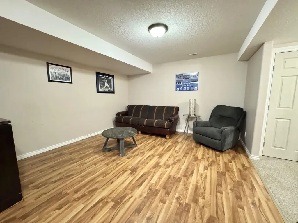 9 Leedy Drive Whitecourt AB T7S 1X2
