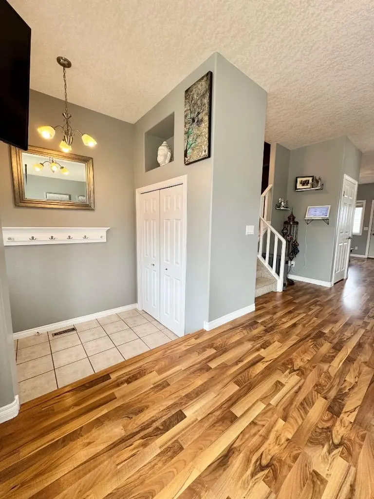 9 Leedy Drive Whitecourt AB T7S 1X2
