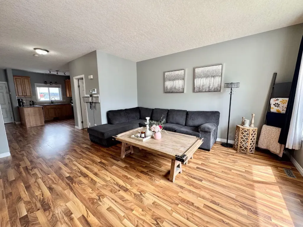 9 Leedy Drive Whitecourt AB T7S 1X2