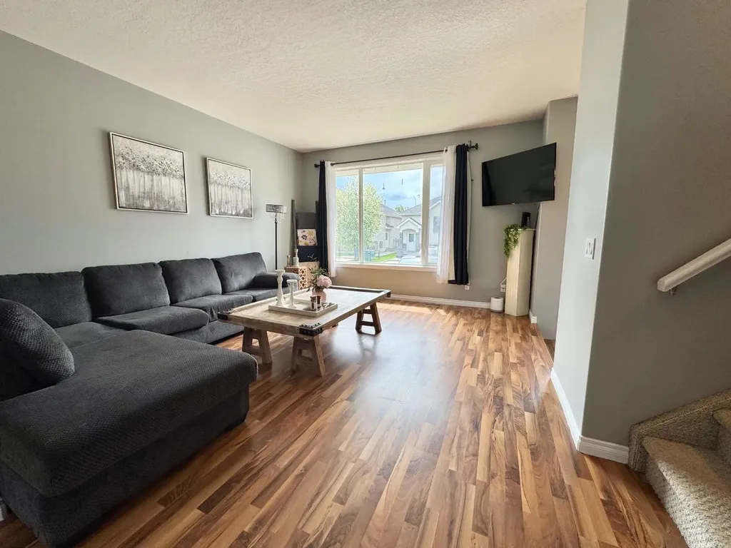9 Leedy Drive Whitecourt AB T7S 1X2