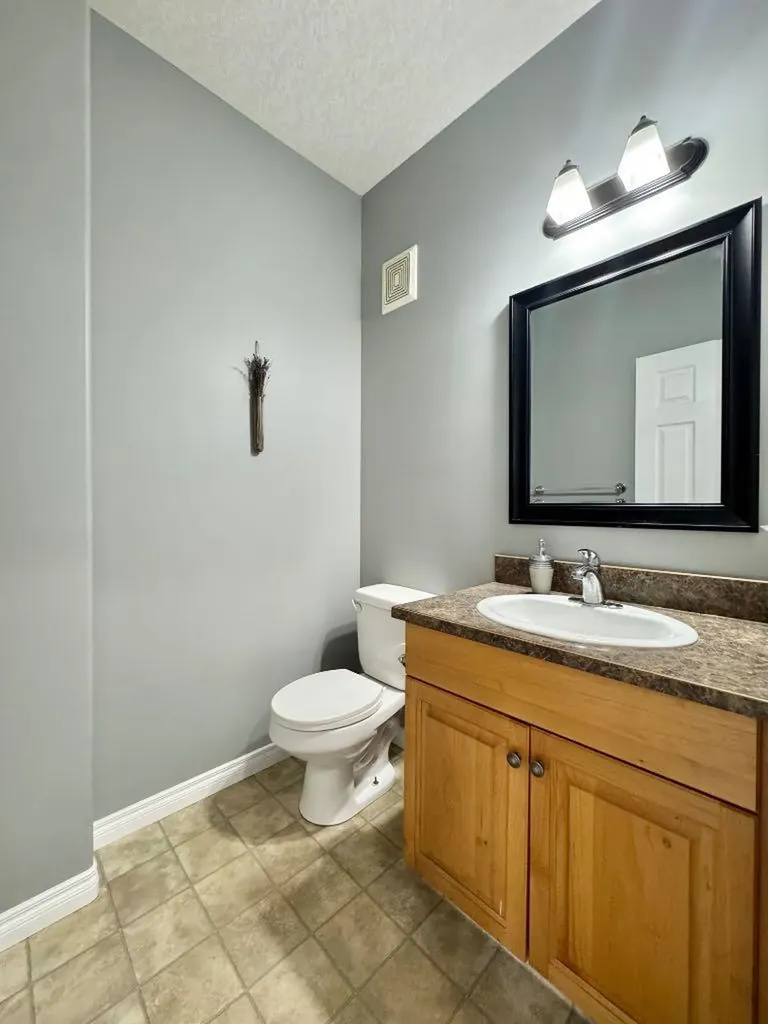 9 Leedy Drive Whitecourt AB T7S 1X2