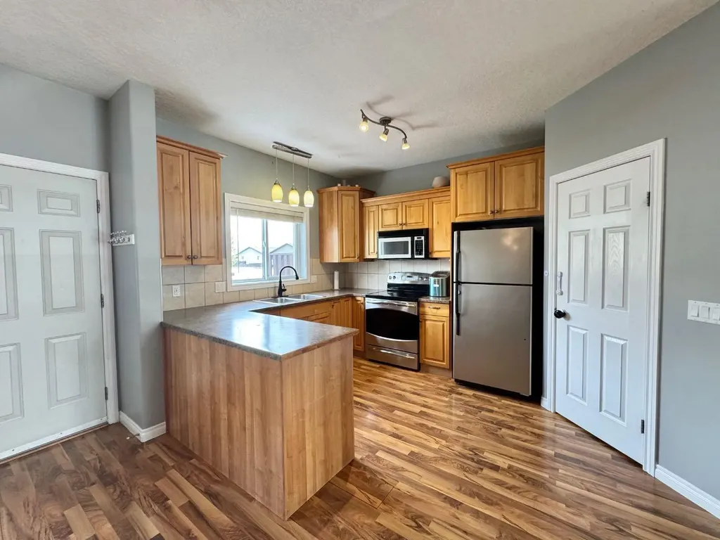 9 Leedy Drive Whitecourt AB T7S 1X2