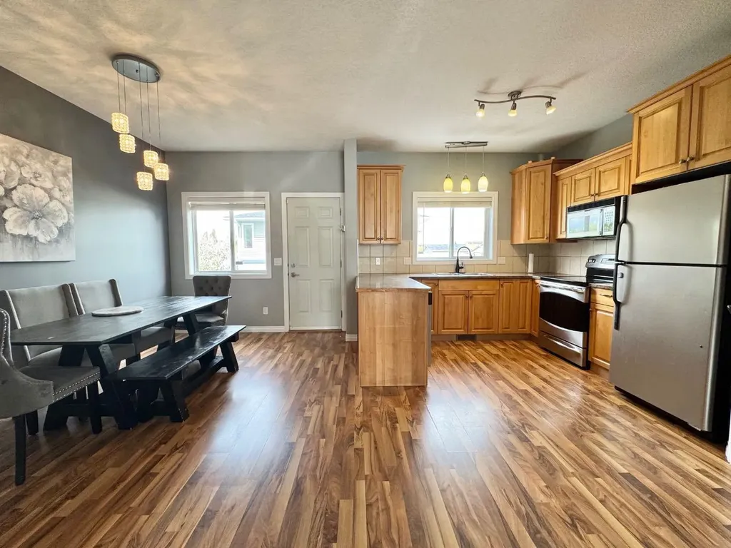 9 Leedy Drive Whitecourt AB T7S 1X2