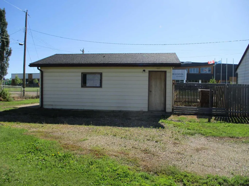 322 7th Avenue SE Manning AB T0H 2M0