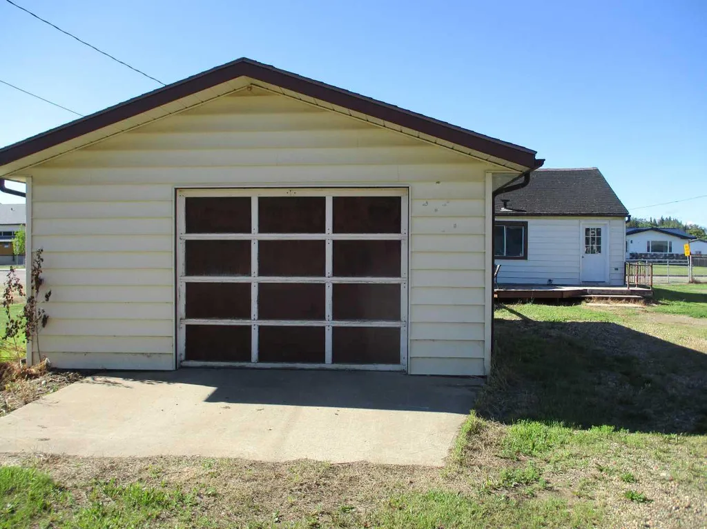 322 7th Avenue SE Manning AB T0H 2M0