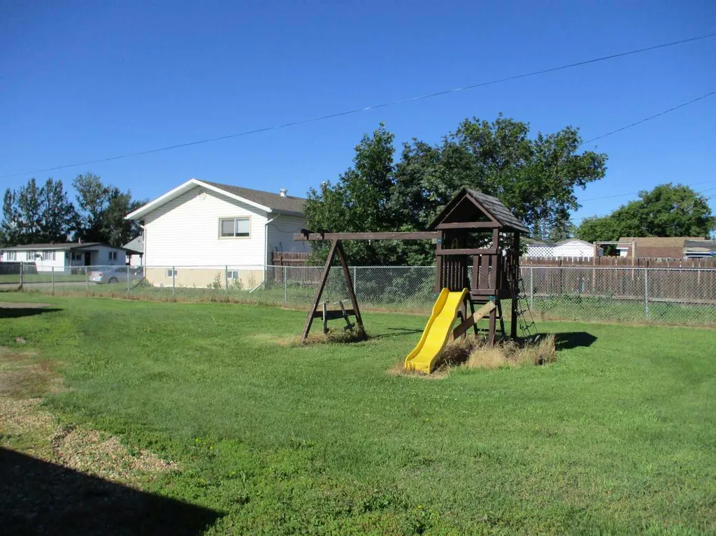 322 7th Avenue SE Manning AB T0H 2M0
