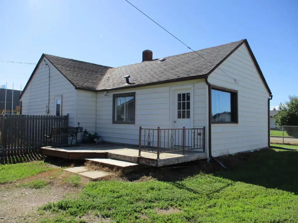 322 7th Avenue SE Manning AB T0H 2M0