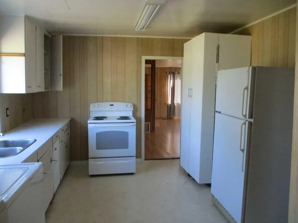 322 7th Avenue SE Manning AB T0H 2M0