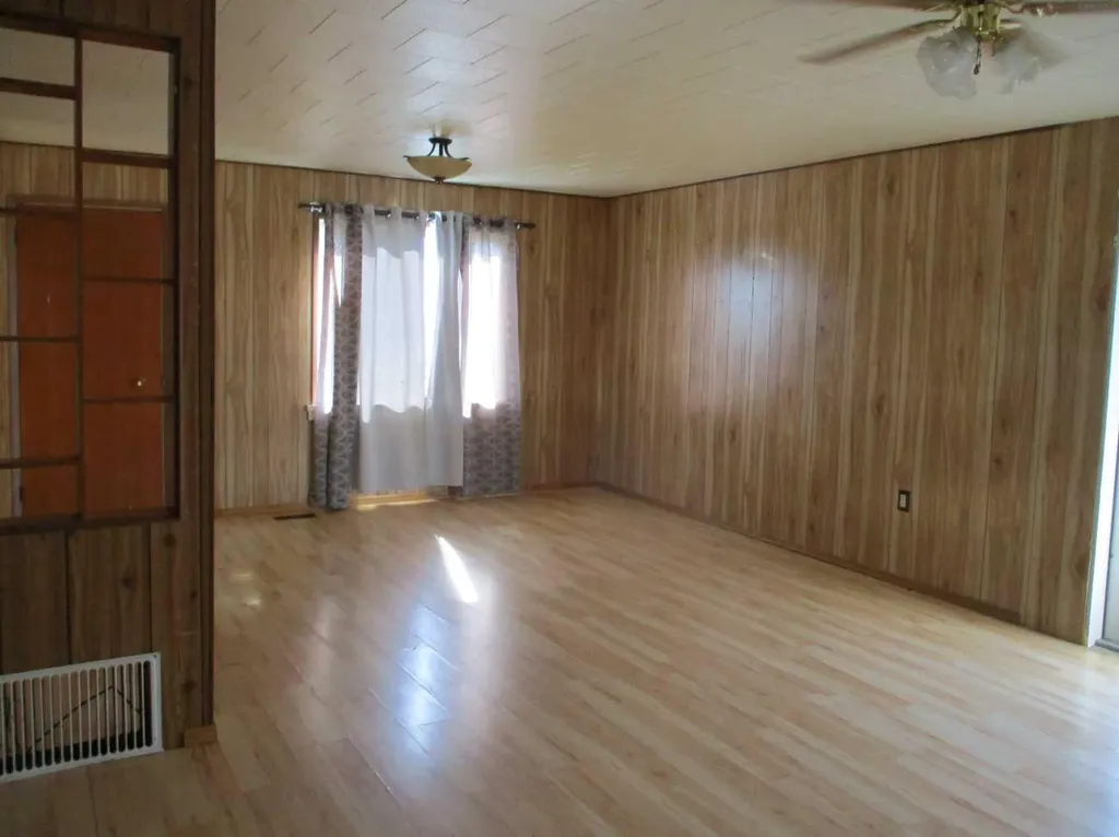322 7th Avenue SE Manning AB T0H 2M0