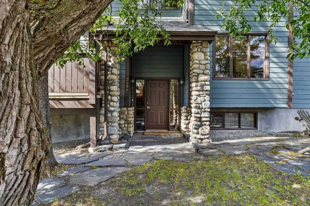 349 Otter Street Banff AB T1L1C4