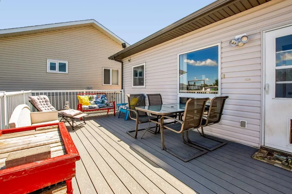 2806 22 Street Nanton AB T0L 1R0