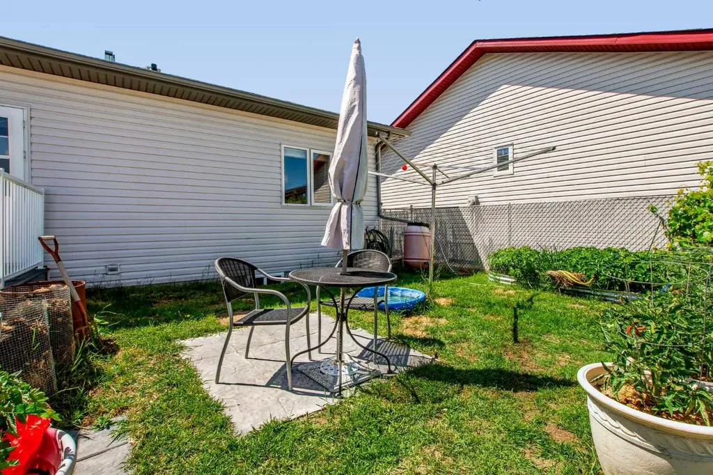2806 22 Street Nanton AB T0L 1R0