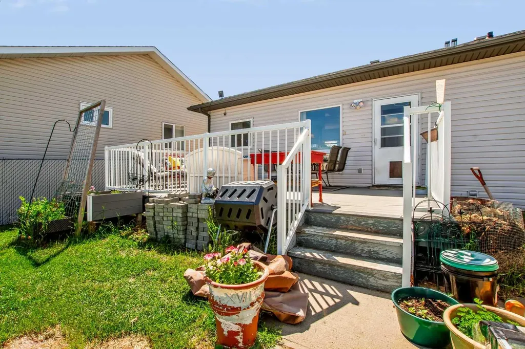 2806 22 Street Nanton AB T0L 1R0