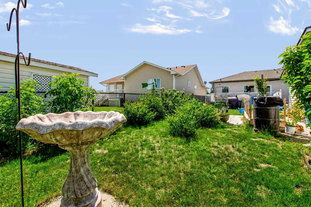 2806 22 Street Nanton AB T0L 1R0