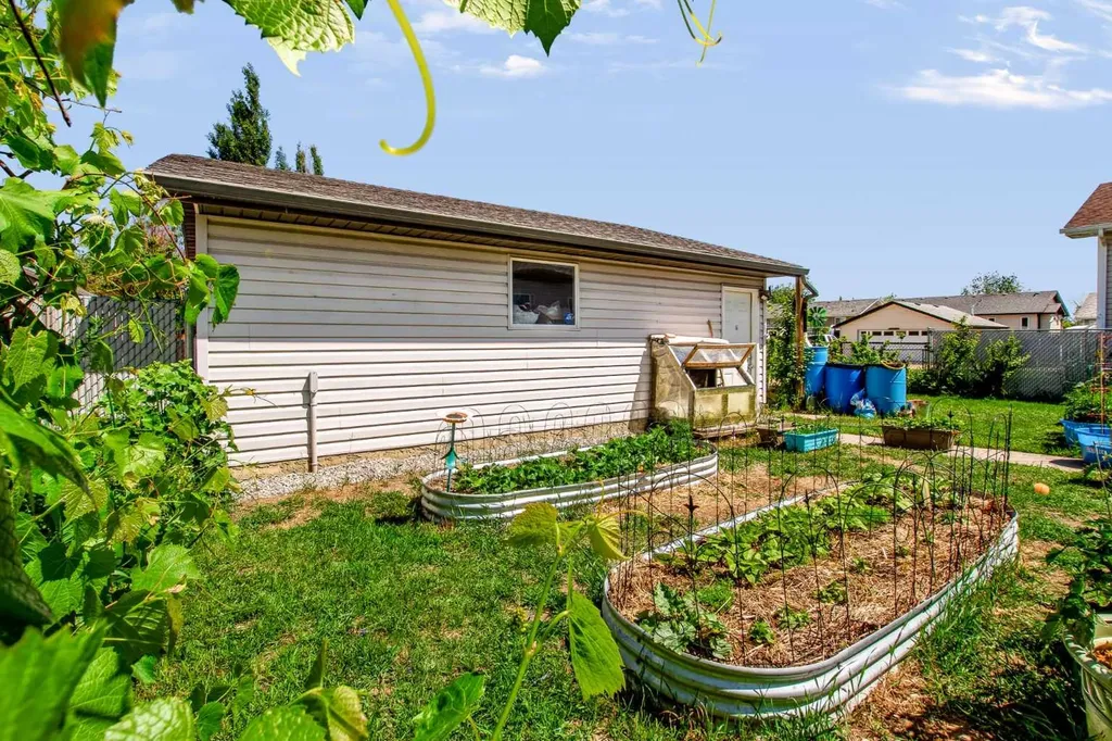 2806 22 Street Nanton AB T0L 1R0