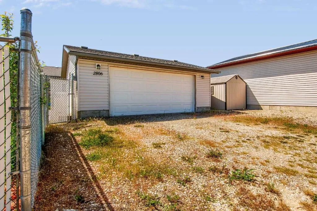 2806 22 Street Nanton AB T0L 1R0