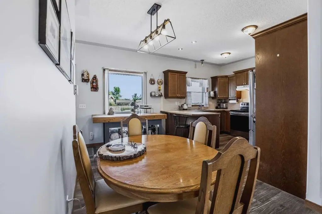 2806 22 Street Nanton AB T0L 1R0