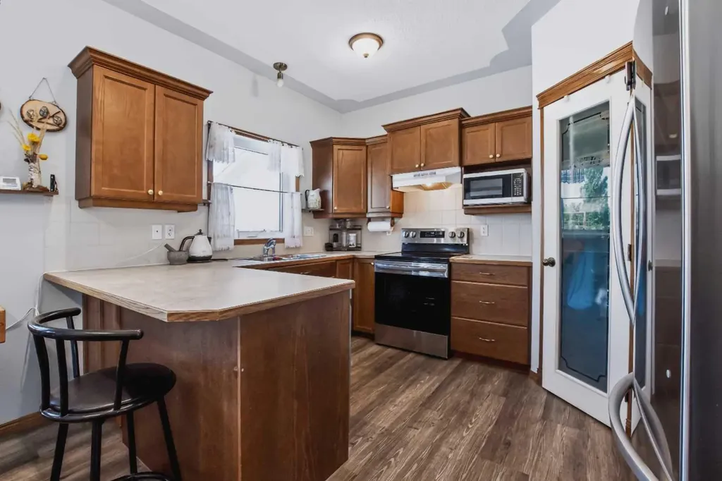 2806 22 Street Nanton AB T0L 1R0
