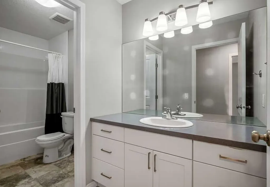 627 Hamptons Place SE High River AB T1V 0A9
