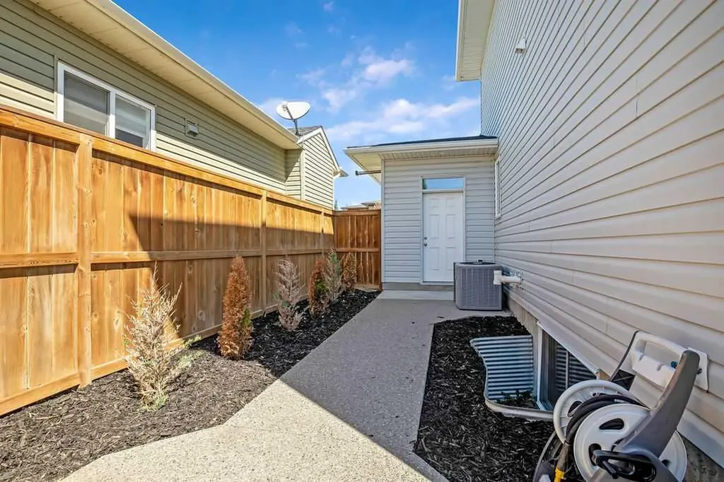 627 Hamptons Place SE High River AB T1V 0A9
