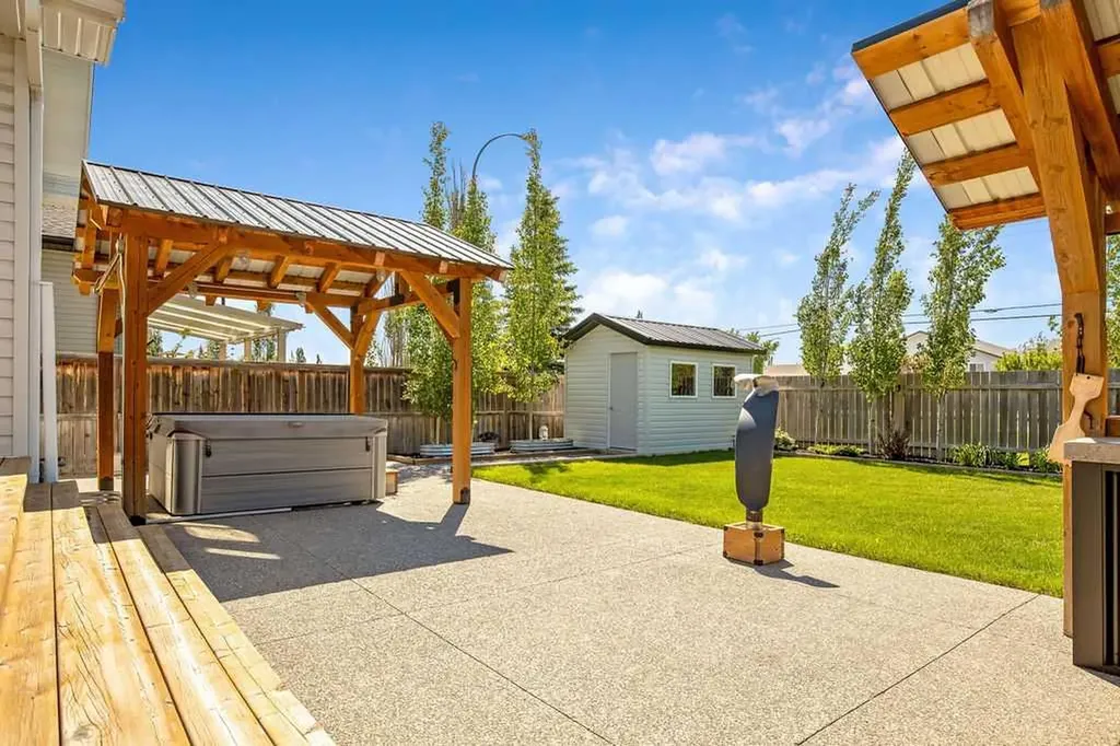 627 Hamptons Place SE High River AB T1V 0A9