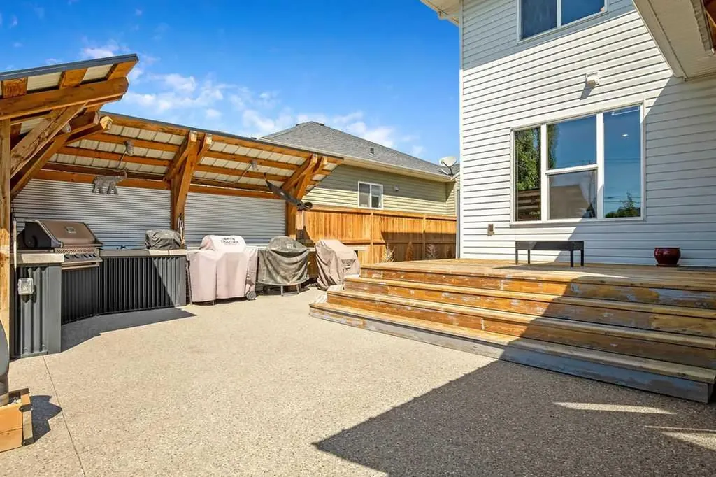 627 Hamptons Place SE High River AB T1V 0A9
