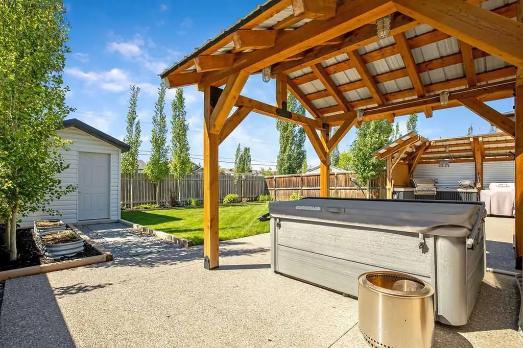 627 Hamptons Place SE High River AB T1V 0A9